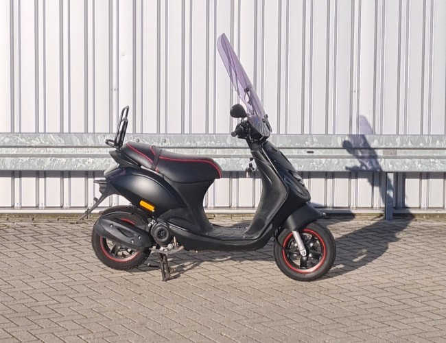 Piaggio ZIP Scooter, Brommer, Zwart, Vespa TT 4591